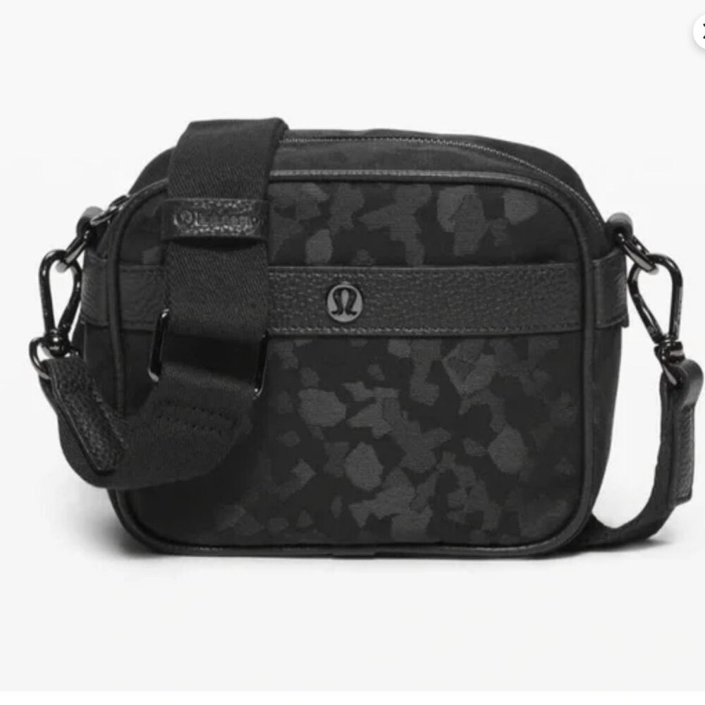 lululemon athletica Black Crossbody Camera Bag